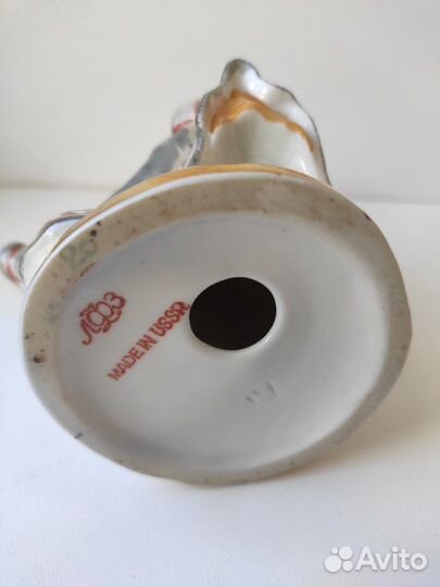 Фарфоровая статуэтка