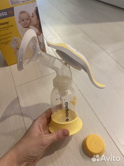 Молокоотсос ручной Medela Harmony