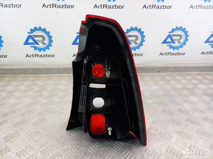 Фонарь задний левый Renault Logan 1