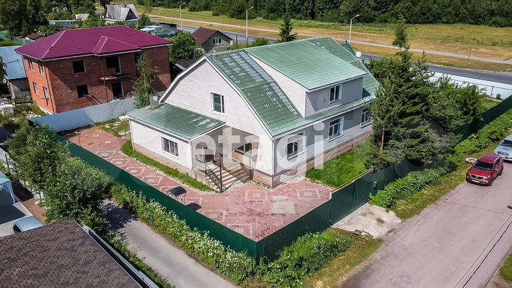 Дом 300 м² на участке 11,5 сот.