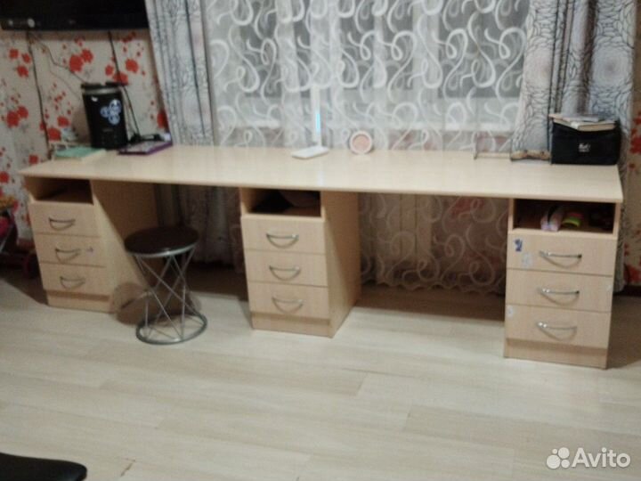 Письменный стол для школьника