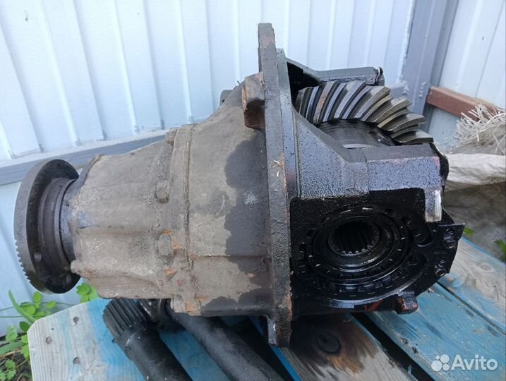 Продам редуктор и полуося от заднего моста маз