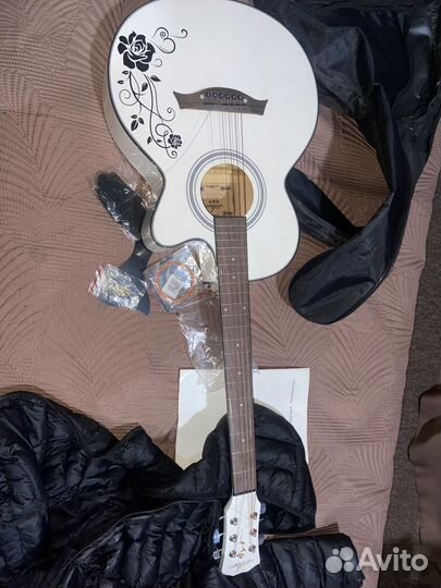 Акустическая гитара