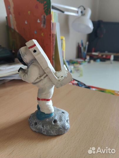 Подставка для телефона фигурка