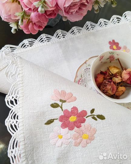 Салфетка вышитая винтажная/ накомодник
