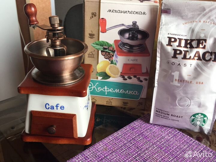 Кофемолка механическая -дерево, фарфор