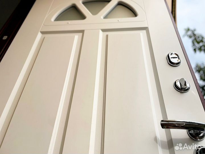 Входная уличная дверь Барселона