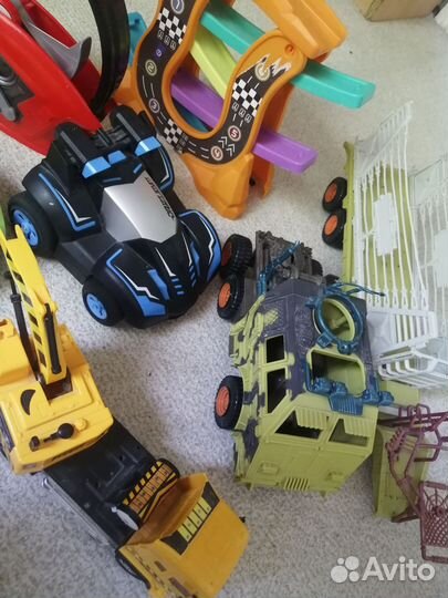 2 больших пакета игрушек (машинки, треки и пр. )