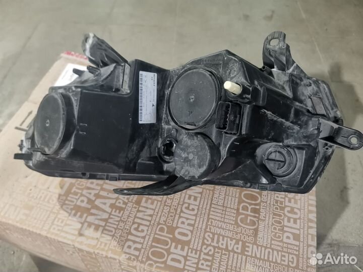 Фара оригинальная Renault Sandero Stepway 2018