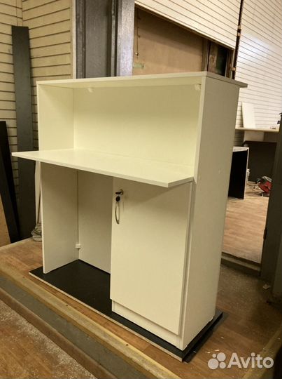 Стойка ресепшн. Стол администратора