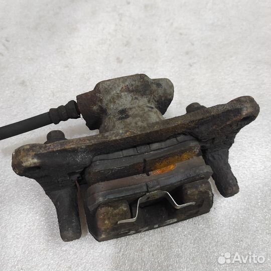 Суппорт задний правый Mitsubishi Citroen Peugeot