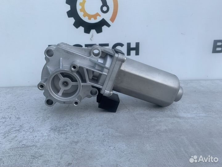 Моторчик раздатки BMW E53 27107566296