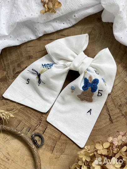 Бант для волос с вышивкой