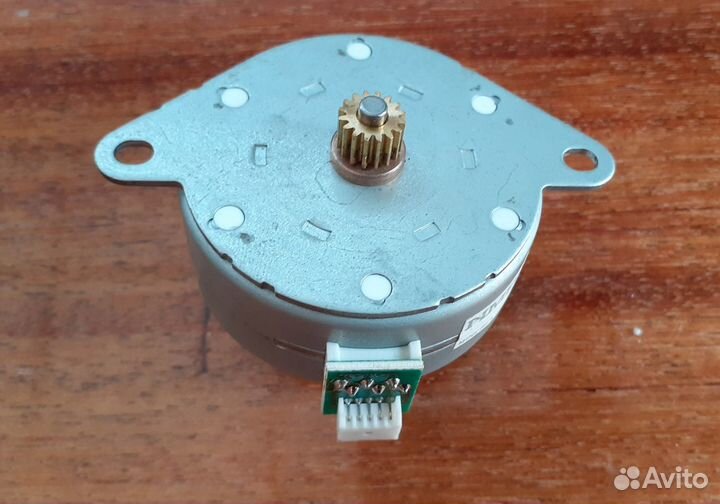Шаговый двигатель PM55L-048
