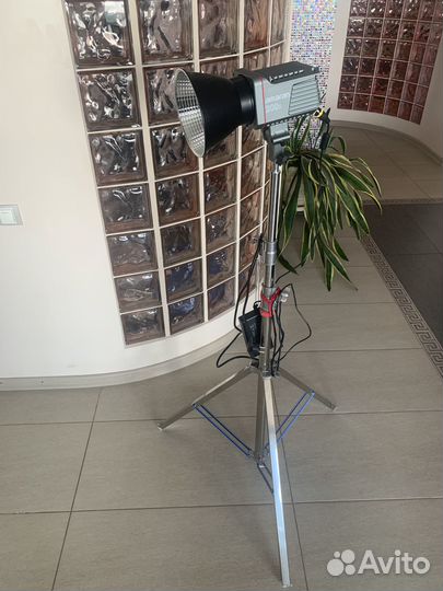 Студийный постоянный источник света Aputure Amaran