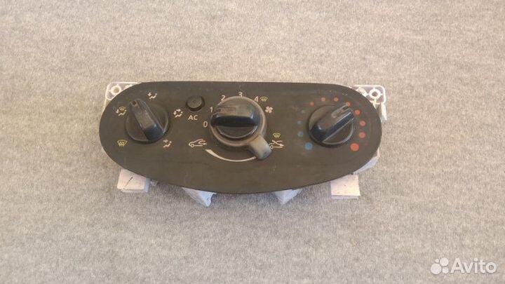 Блок управления отопителем Renault Logan 1 2010