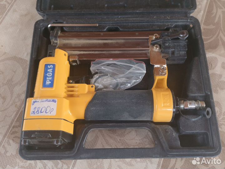 Торцовая пила и компрессор пистолетный