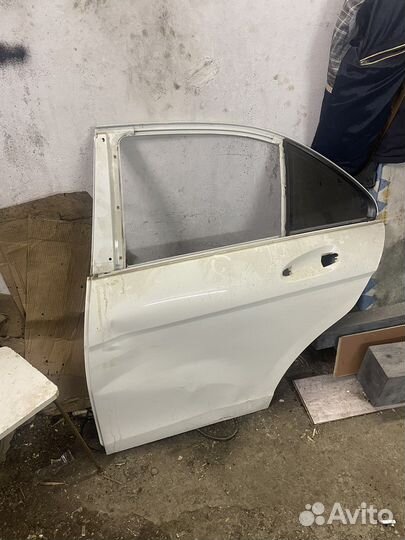 Дверь mercedes 204