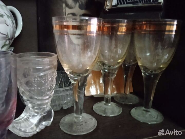 Посуда в коробках чашки блюдца тарелки