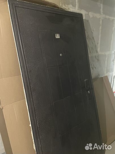 Дверь входная от застройщика