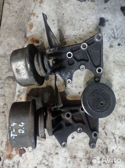 Кронштейн двигателя Фольксваген т-4