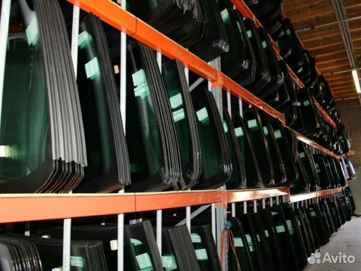 Лобовое стекло Hino 300