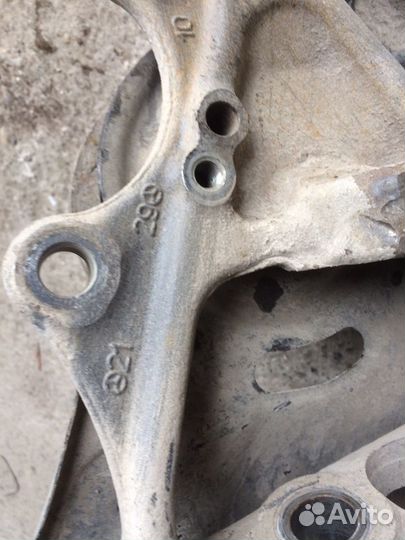 Поворотный кулак левый Mercedes W221