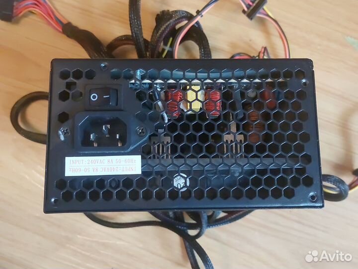 Блок питания 700 Ватт zalman ZM700-LX