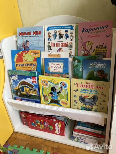 Детская полочка для книг монтессори