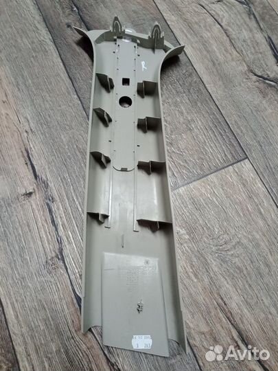 Накладка средней стойки правая Duster F4R 2020г