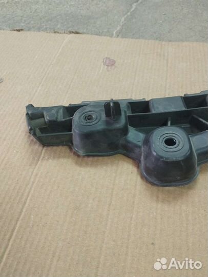 Кронштейн переднего бампера Logan 622233582R