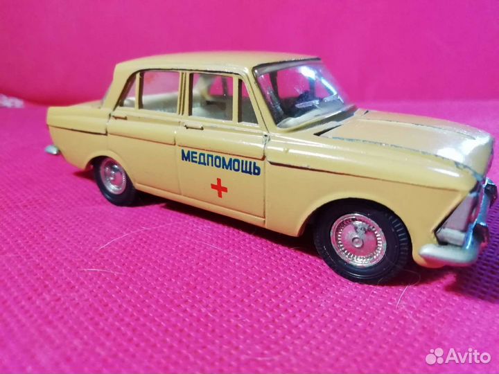 Модель Москвич 408, медпомощь. 1:43. СССР