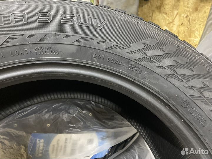 Nokian Tyres Hakkapeliitta 9 SUV 235/65 R18