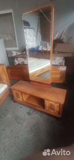 Старинная мебель из ореха