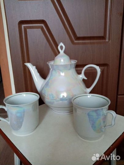 Чайник и 2 бокала