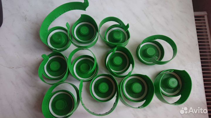 Бутыль пластиковая почти 19 литров)