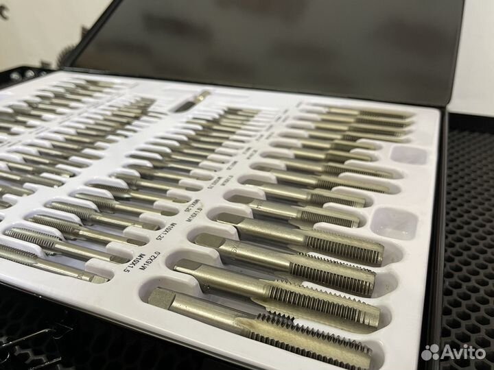 Набор метчиков и плашек 110 предметов(метрические)