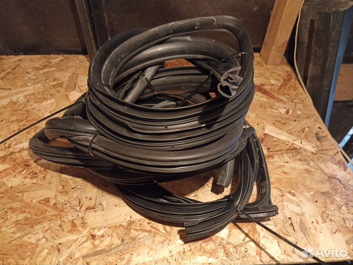 Уплотнитель двери Kia Ceed ED SW 06-12г