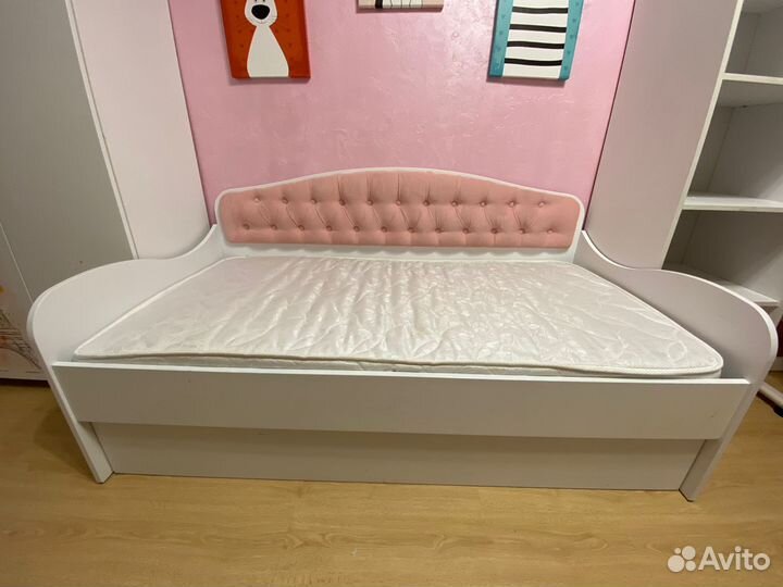 Продам спальный гарнитур