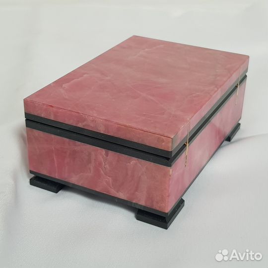 Шкатулка из натурального родонита