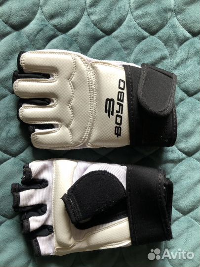 Перчатки для единоборств