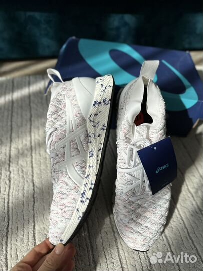 Новые кроссовки asics