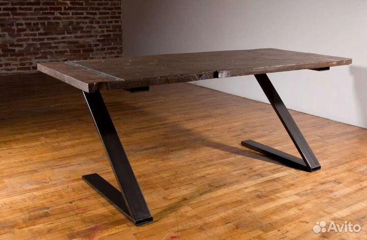 Компьютерный стол в стиле лофт