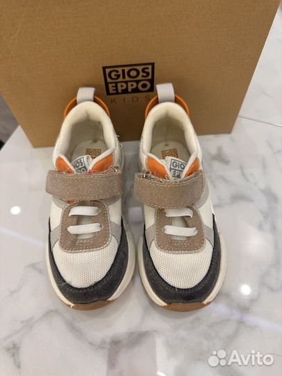 Кроссовки детские