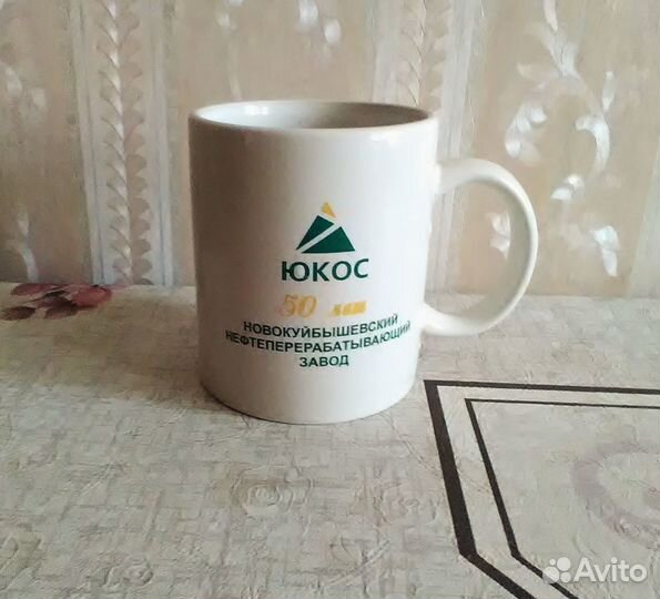 Бокалы, кружки, рюмки, чайник из фарфора и другое