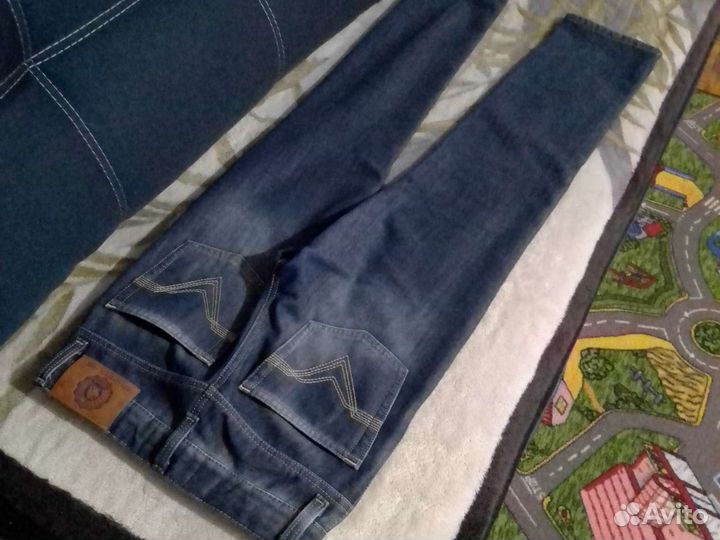 Джинсы