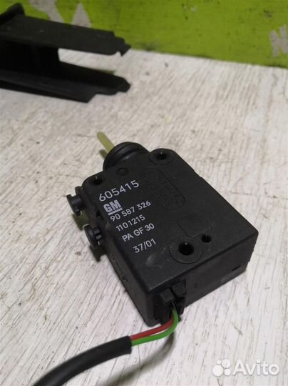 Активатор замка крышки бензобака Опель Астра Джи