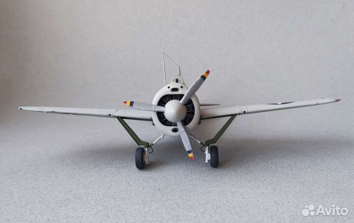 Готовая сборная модель самолёта F2A-2