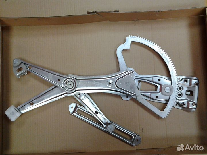 Стеклоподъемник передний левый MBZ