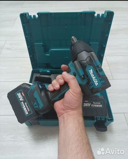 Гайковёрт аккумуляторный Makita 700N/M